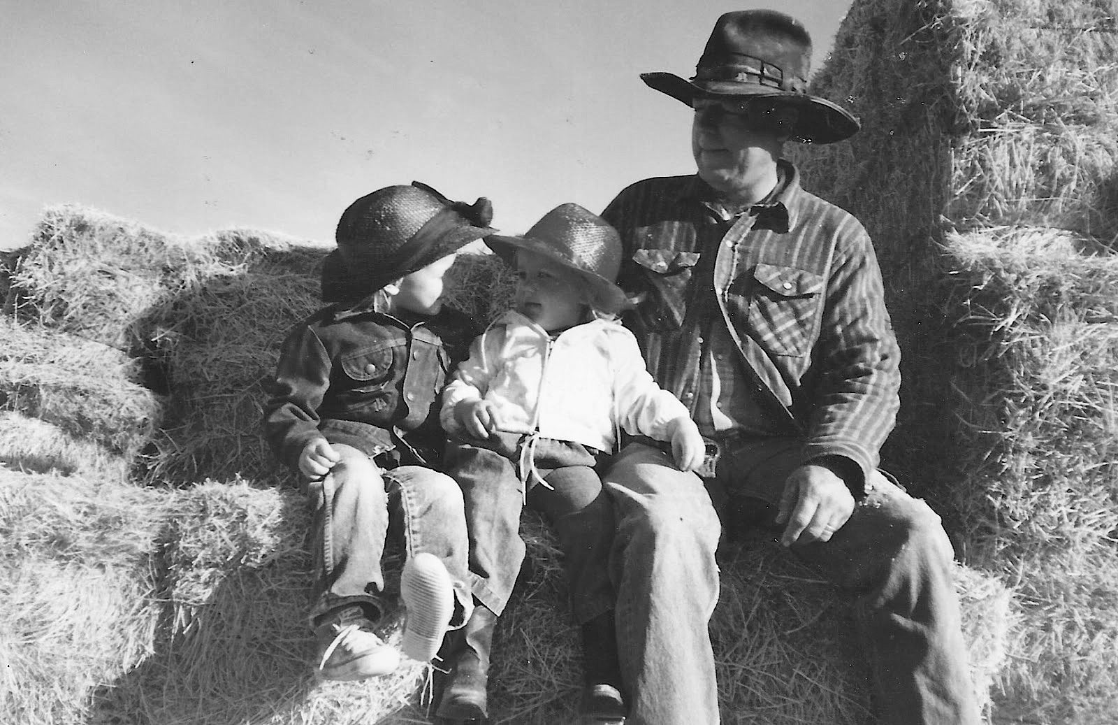 Cliven Bundy and grandkids | ClivenBundy.net